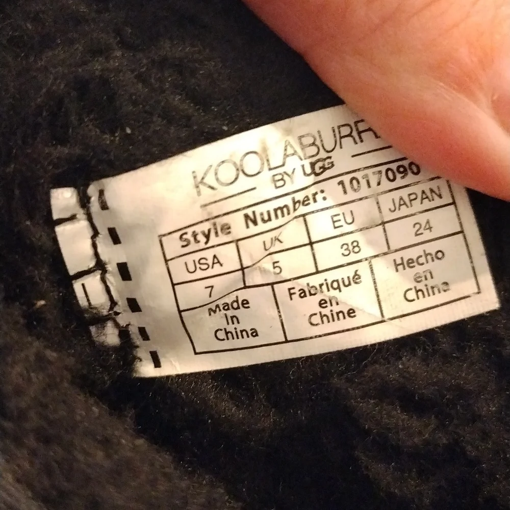 - -Koolabura by Ugg black suede fleece lined boots